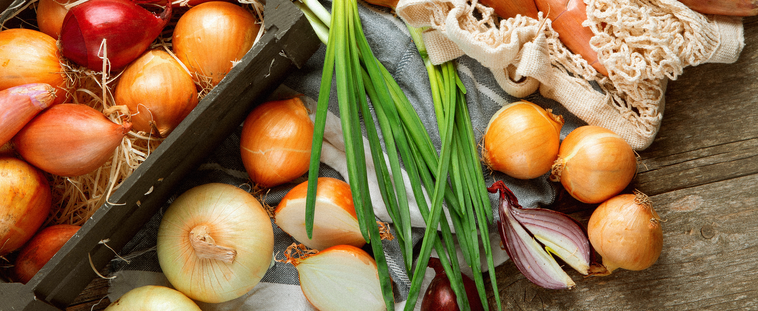 Onion. Benefits of onion. Types of onion. Onion in world cuisine. Why onions make you cray. Onion recipes.